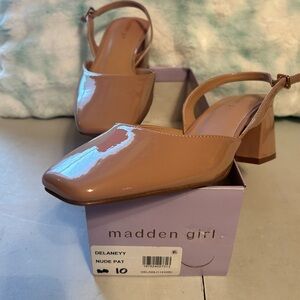 NIB Madden Girl Sz 10 Nude Taupe Patent Leather Chunky Heels Closed Square Toe